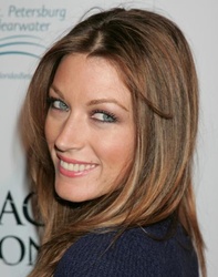  Natalie Zea