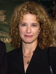 Nancy Travis