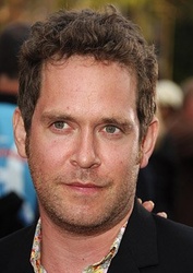  Tom Hollander