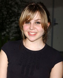  Mae Whitman