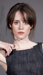  Claire Foy