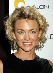  Kelly Carlson