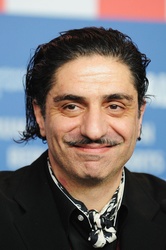  Simon Abkarian