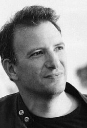  Jonathan Nossiter