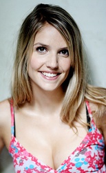  Laurence Arné