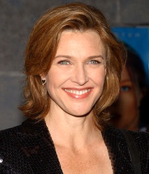  Brenda Strong
