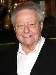  Roger Dumas