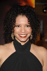  Gloria Reuben