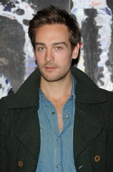  Tom Mison
