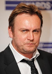 Philip Glenister