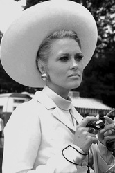  Faye Dunaway