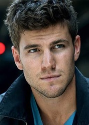  Austin Stowell
