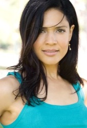  Monique Gabriela Curnen