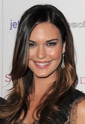  Odette Annable