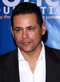  Raymond Cruz