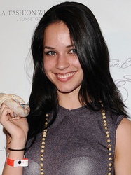  Alexis Knapp