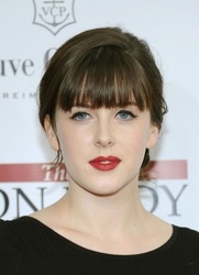  Alexandra Roach