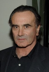  Dan Hedaya 