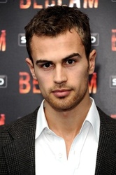  Theo James