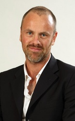  Fredrik Bond