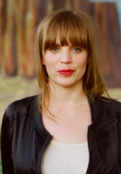  Ingrid Olava