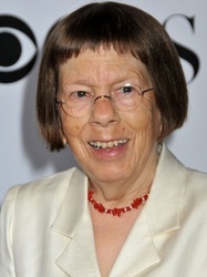  Linda Hunt