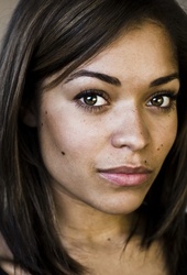  Antonia Thomas