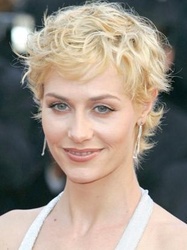  Cécile De France