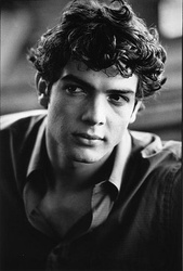  Ethan Peck