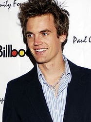  Tyler Hilton