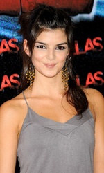  Clara Lago