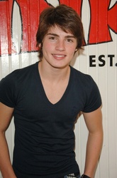  Gregg Sulkin