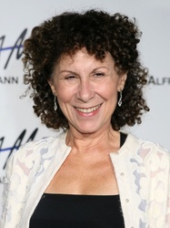  Rhea Perlman 