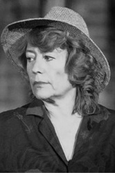  Annie Girardot