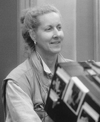  Betty Thomas