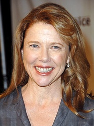  Annette Bening