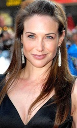  Claire Forlani