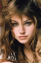  Emilie Dequenne