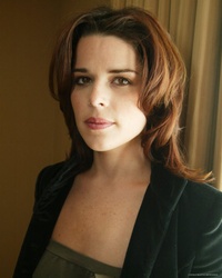  Neve Campbell
