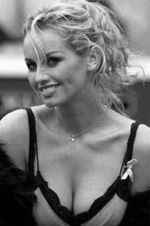 Adriana Karembeu
