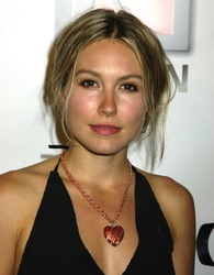  Sarah Carter 