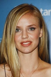  Kelli Garner
