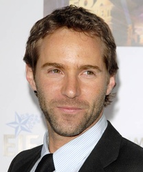  Alessandro Nivola
