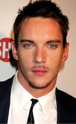  Jonathan Rhys-Meyers