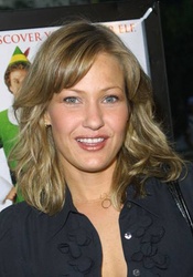  Joey Lauren Adams