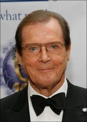  Roger Moore