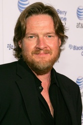  Donal Logue