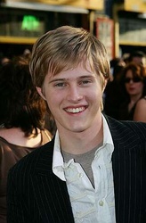  Lucas Grabeel