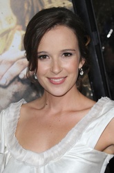  Claire Van Der Boom