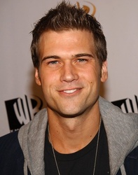  Nick Zano
